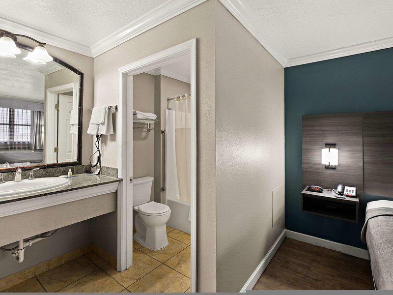 CBE716EE322C171142D2AB5BF3AA2593