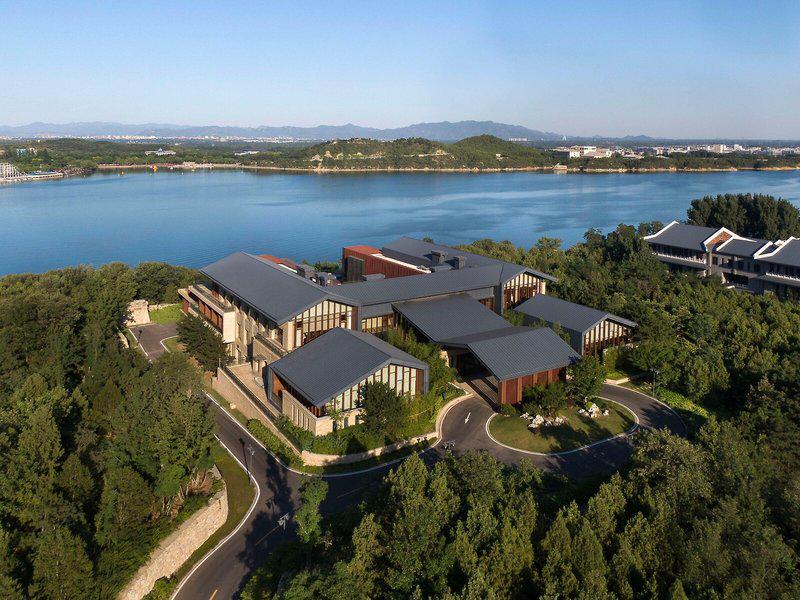 DDD942640E7384BB81A2709BF1CCE37B