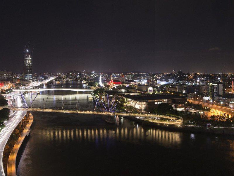 F0126BF125C0F53554F0E8CE15D82199