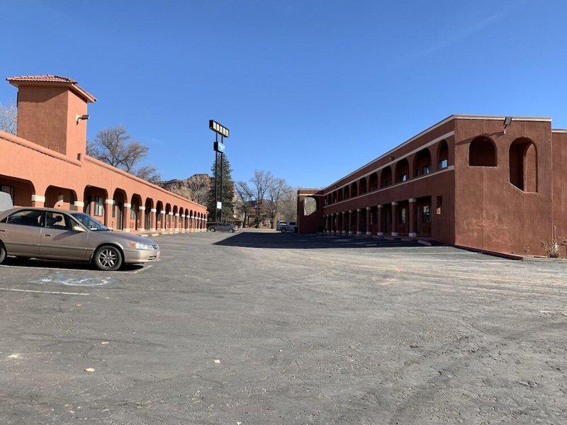 8CF12122282C0FFC77B74E80D4BAFF46