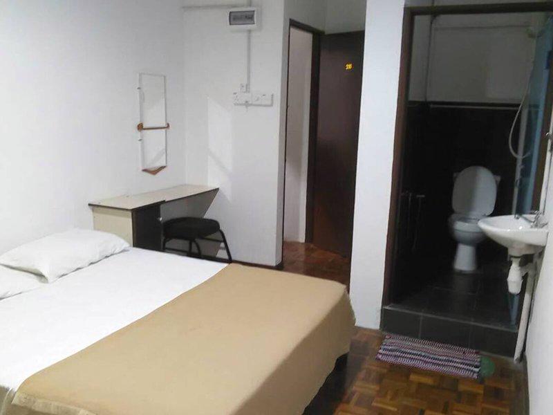 93670007373CFEBE9B5A8FFA9C6CDC87