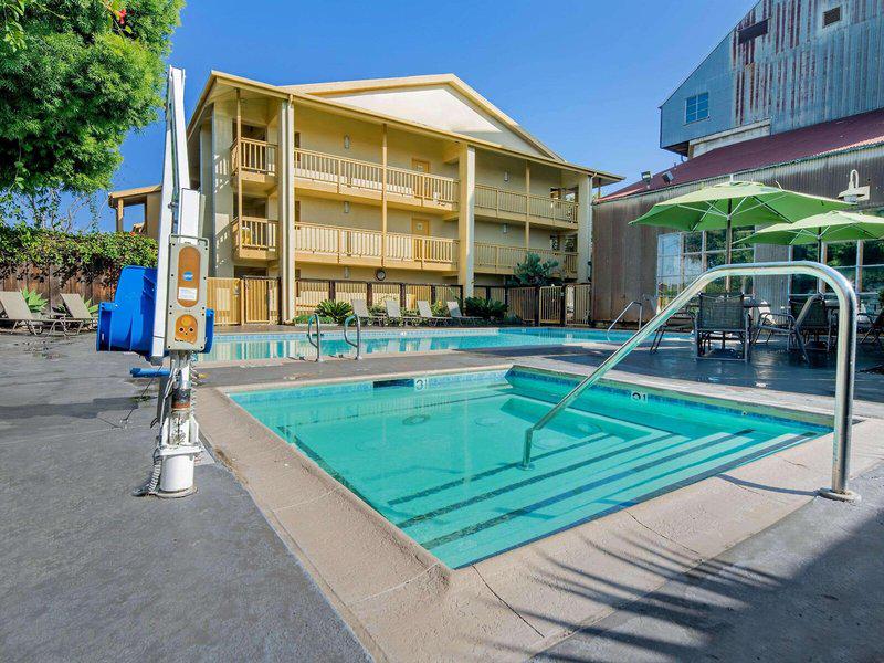 0E5FA56EBD2839A5B0D2C9C07E7CDE54