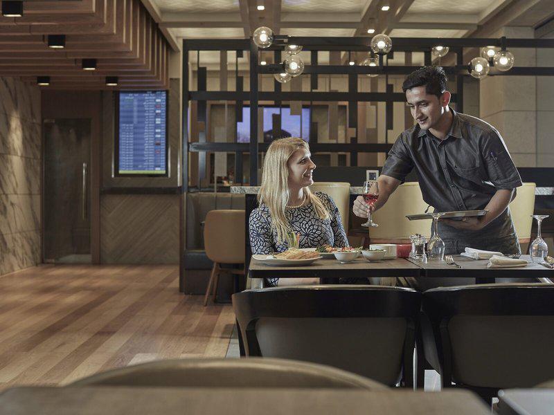 5B07DE38E94D49E2B1805F874F9F4C46