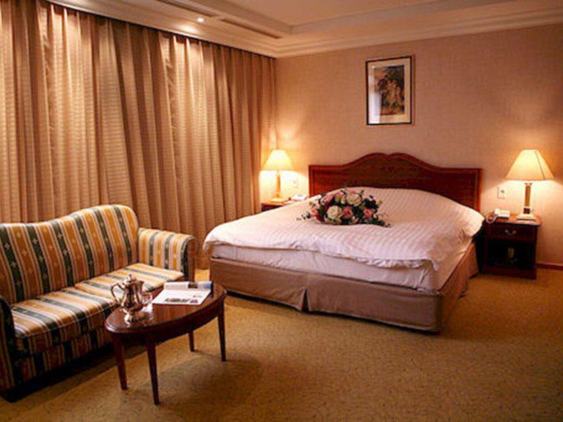 50BBF7B1FC5D93408D72B69EFE1983E5