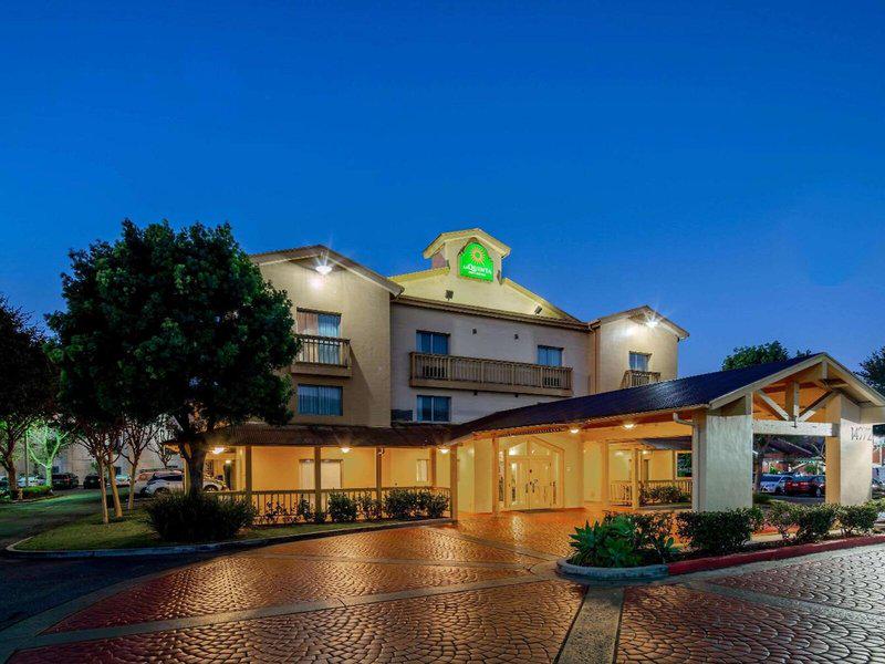 8CB5E9145BCE45658D2858AA88AEB5A0