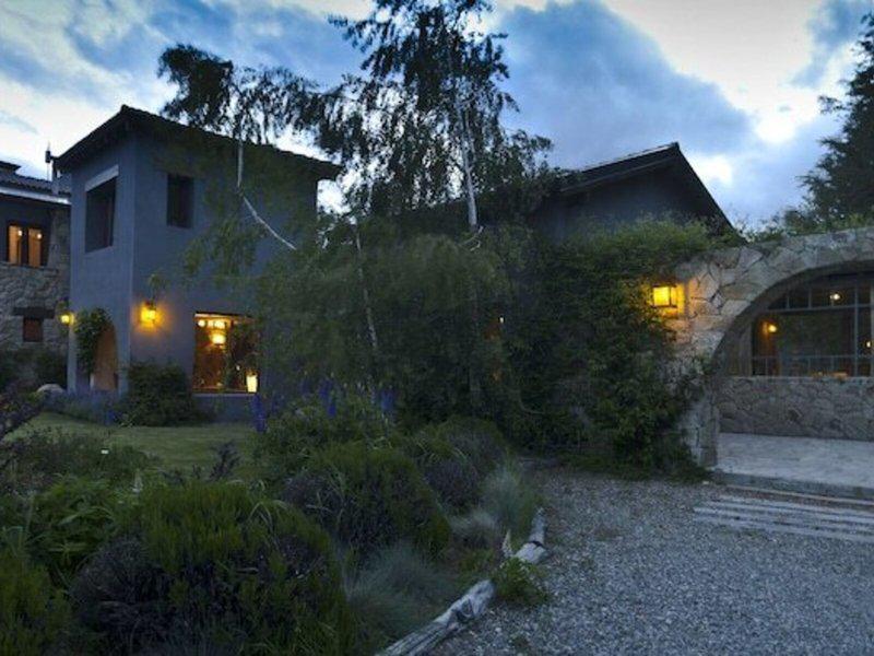 B8F85B5A8D72BFD8BEECB2C60AAC3A0A