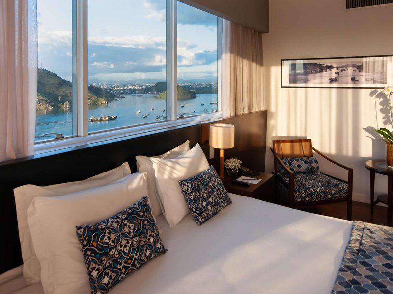 F1E5FE6D9A5C1824D3982B750809A3A2