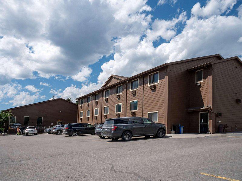 39E0C0A4B49DD67EE62D03DB985D6656