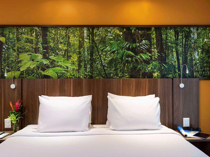 46B4C2B0EE1DFC496C48544A347D1C25