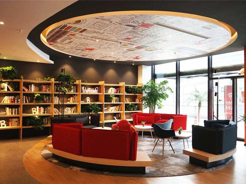 46EA193700E0ED05E537C5081806A2D7