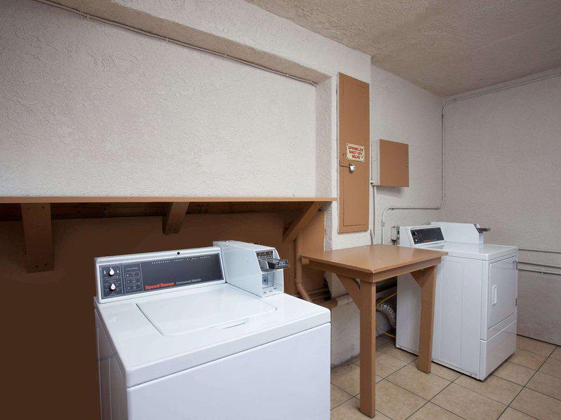 B4E2FBCEC2566F84FC70F4230CC44A9E