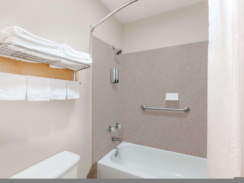 805C1B92EFEEDB98C09E47B066BDD9B1