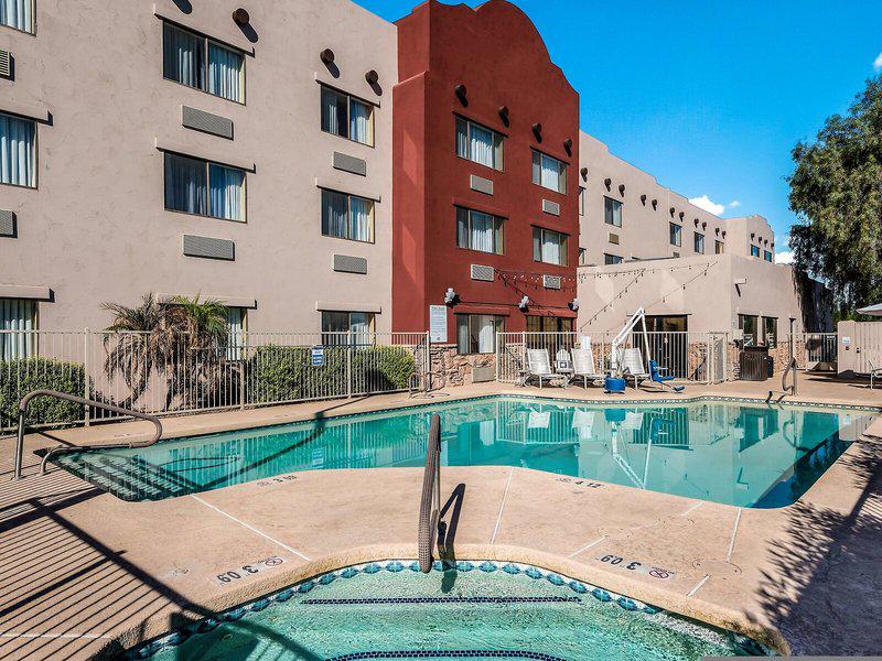 E5B8C714E5D0F4B1B67077BF2014D877