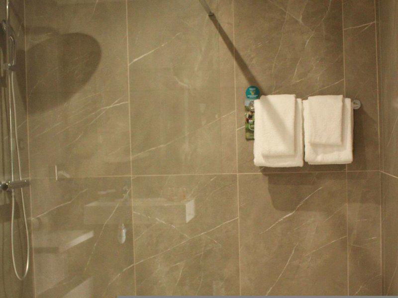 B0E569ACAF086E6CE2FF55F3D9D8DBB4