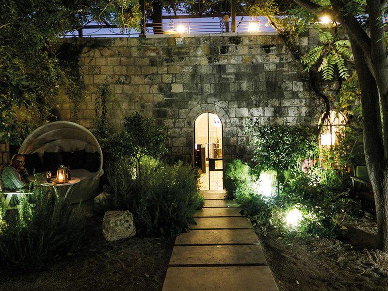 4A6525F503AAC73883A3E6C532A81A23