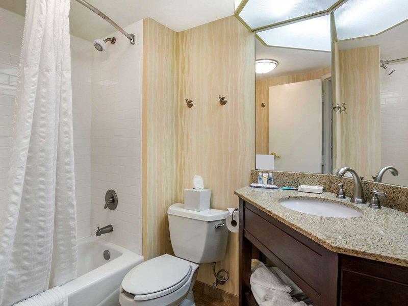 74CB5D8863D2E94A00E945F1372F71BA