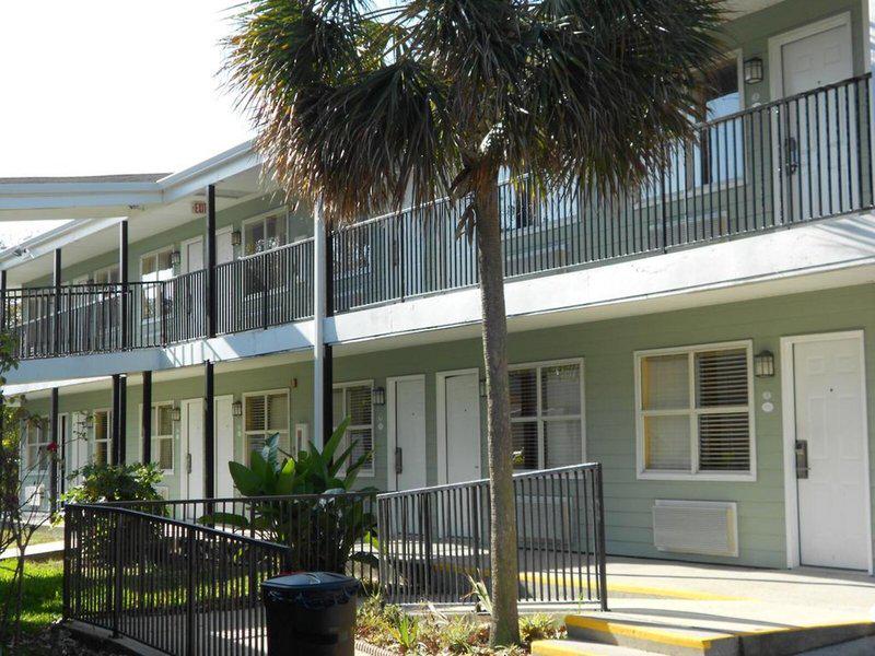 915BE56CA7E34E6200EBDC42B75B9210