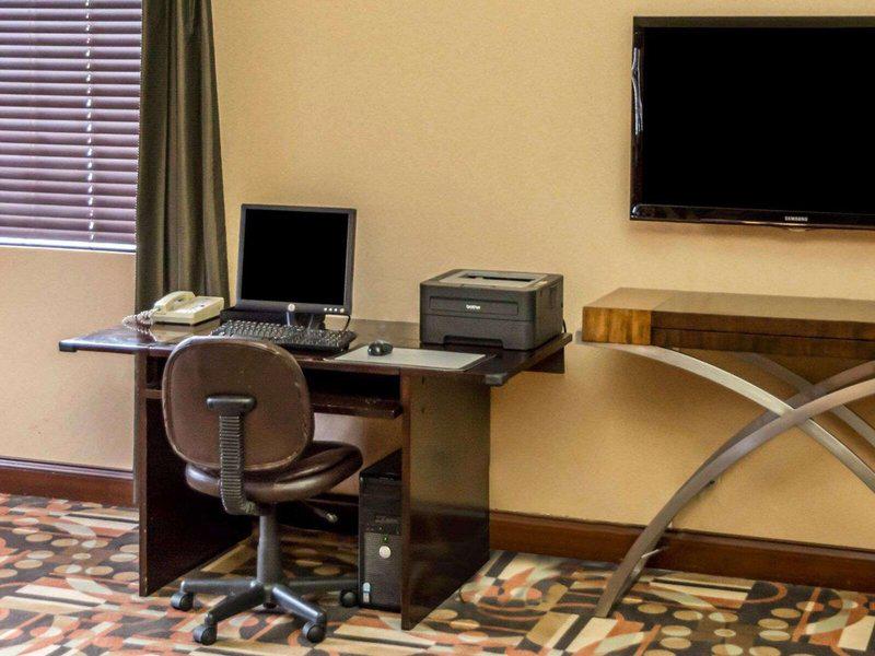 705A2EAD68F77FDF7EA635790B1FE240