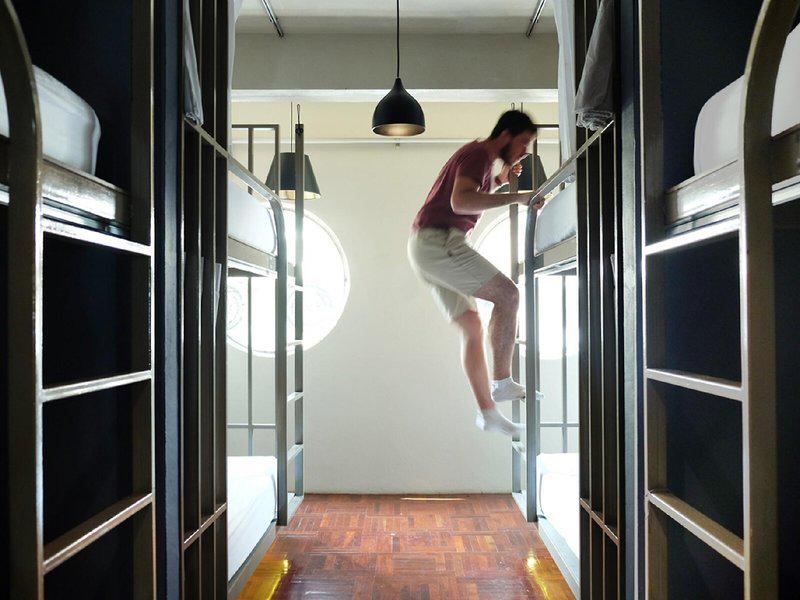 F25997840F18C9894665E5633BD65FFD