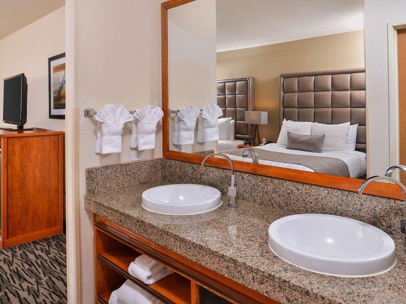 077C0D6AC2034D258B1A7FCB93916B33