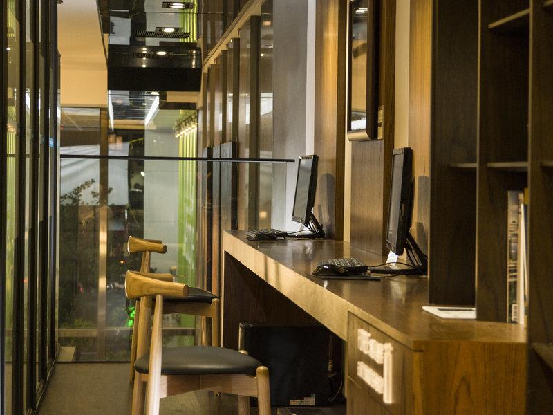 A8C0A1A6E8C7C26C60E08E6D9A935F72