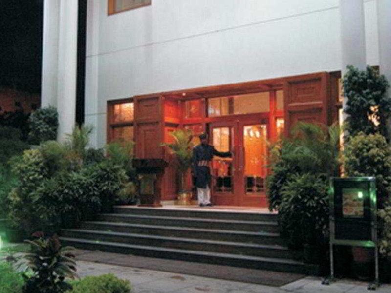 FCA3BBDC2CB555B1A9FB142AE785497A