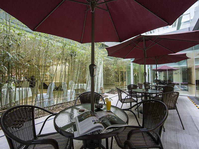 FE0A4DFAD7F4651C06D2131F2FAA96BF