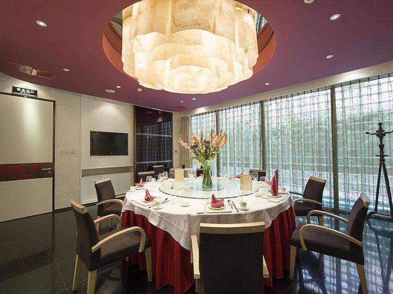 96FBCEDD9B34BAC73EE7EA7521E7181C