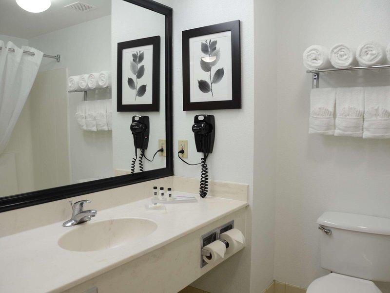 0B5933BF495602F8A1D2AC161B34AE49