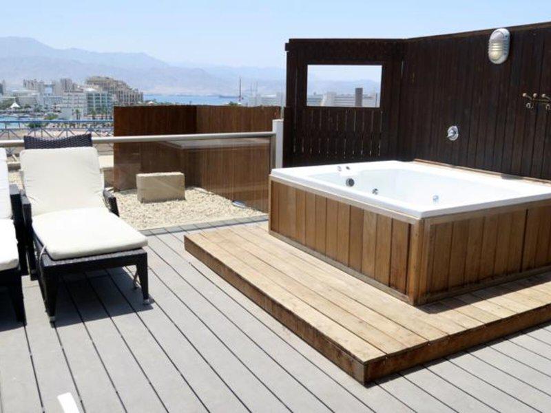 DDC4A6A1DF811065642FD54EF56AC048