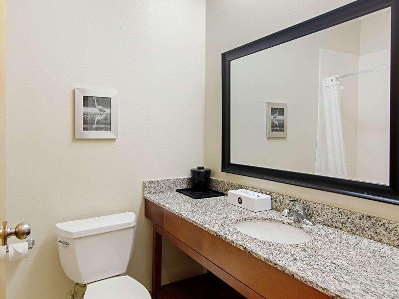 AE2D99B87C4BDC95D029562F3F7086A3