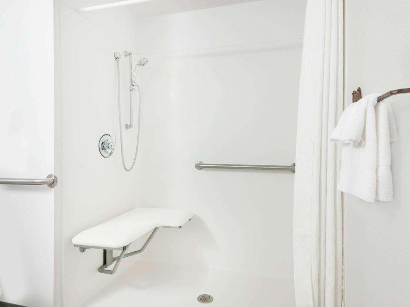 7BD8870C4A2B87547F0A34AF8088E940