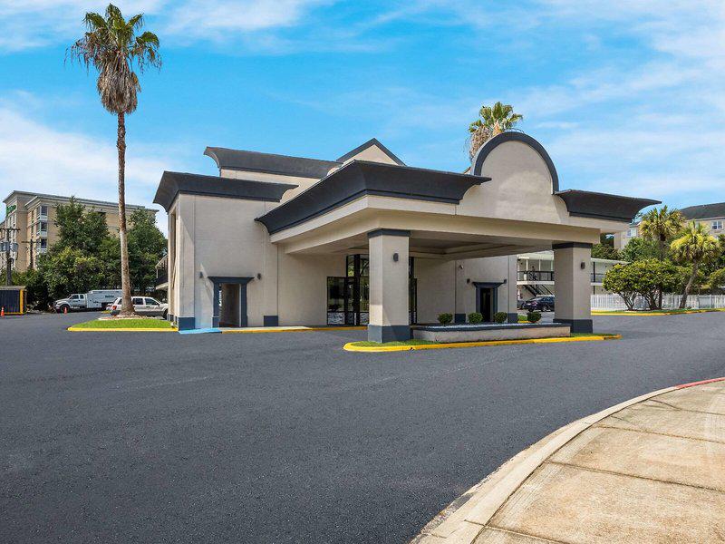 DEE22C0807E647F7C118818D549ED47E