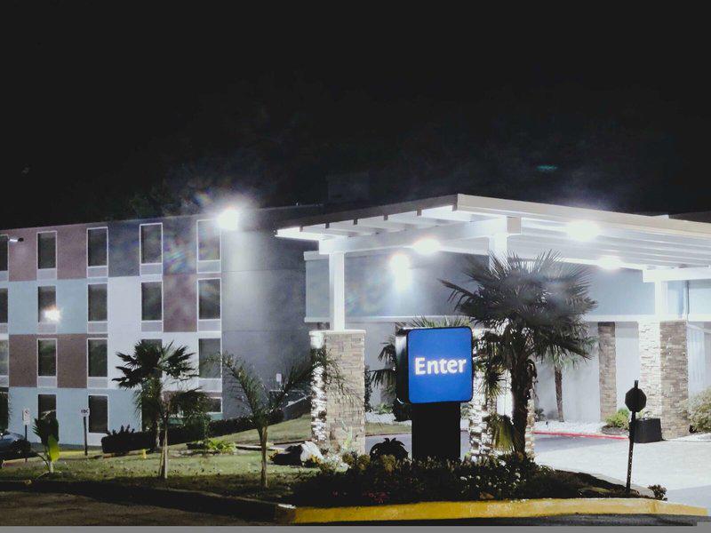 64F3C18ED3E41CE428C9E6F5366F0B97