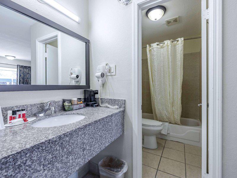 B061344BC3F871B6C0E48B2FF2EEF1FD