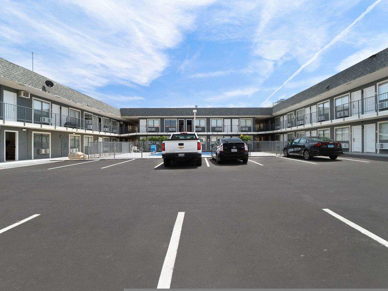 1740EDFA5C555944DB10F390F80442F4