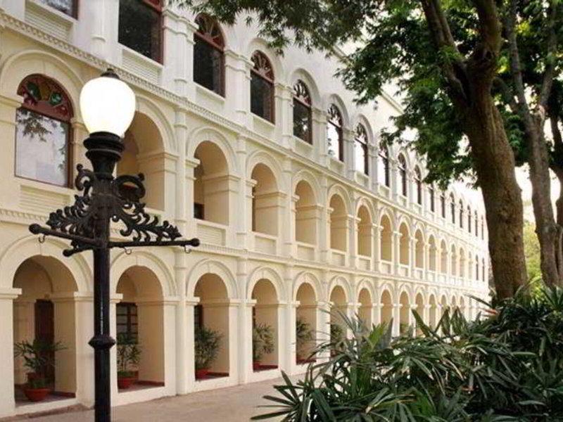 F674E22B7E9027B3AA8848C2EE26FCB8