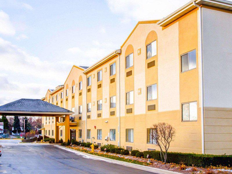 47B0A63EFF99571812E6D978AEB8BCA9