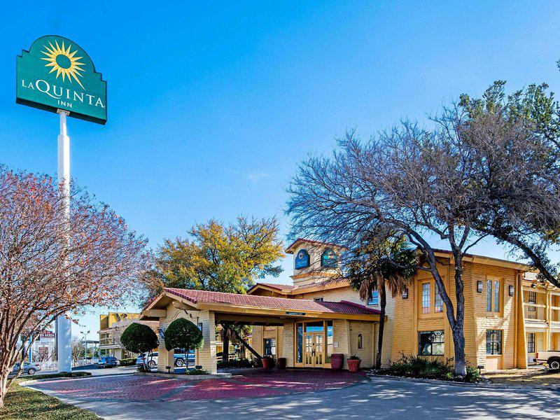 EBB75D8DE0E7DD43DF0A21E6142741AE