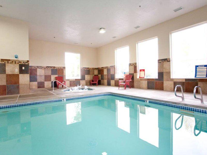 E2C245F8CB87EABE8DA2666D8BB3398D