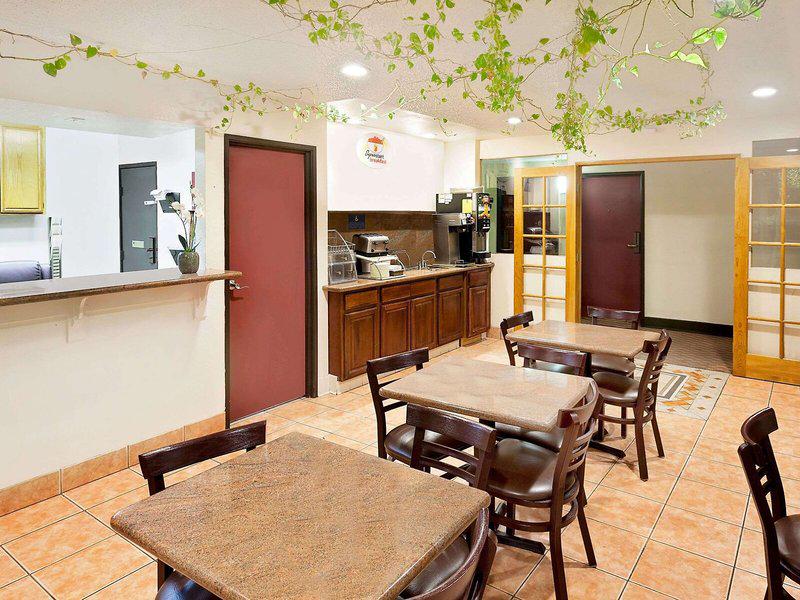 EECB93EF6F2E54B1E2F2285D316B4B6A