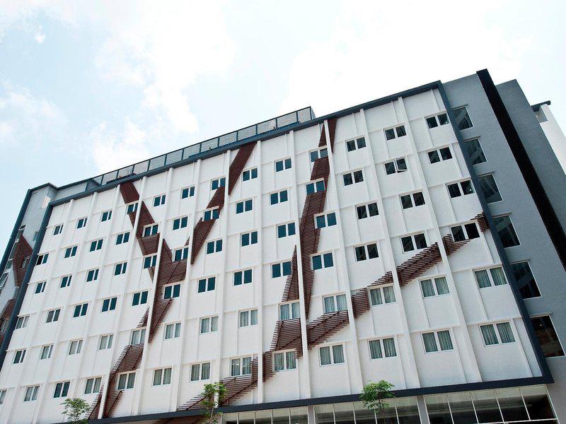 11935BE6C71DE285BF4D25403652468A