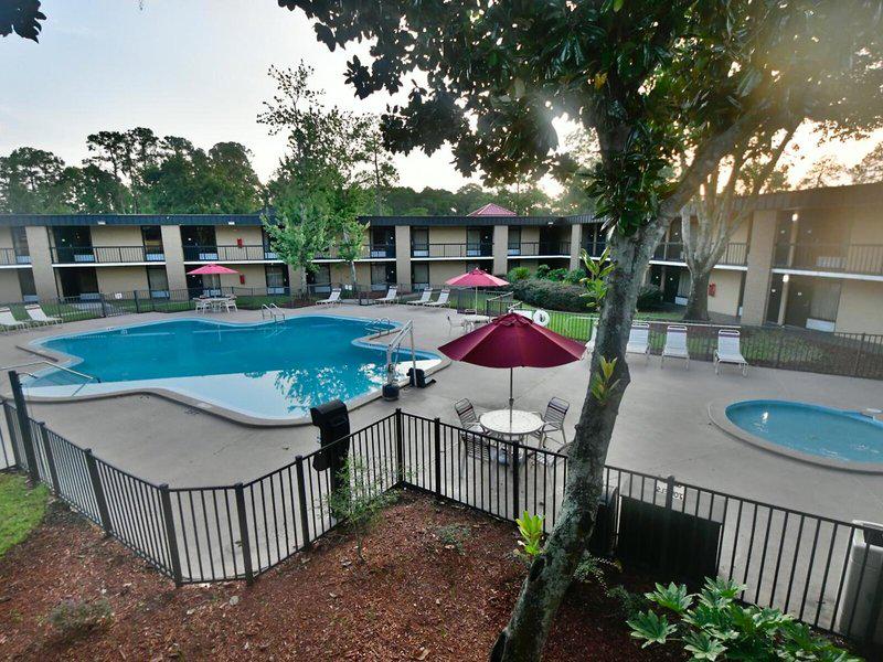 228CC9E3CC49229ED19DD9AA2561DE4E