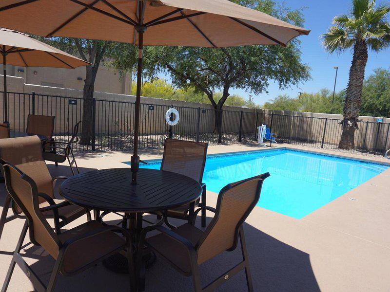 407FABB582B84E6A2AF77DB06E7E4EAB