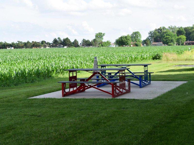 09F6EEA441196B52784BB5A3529BF999