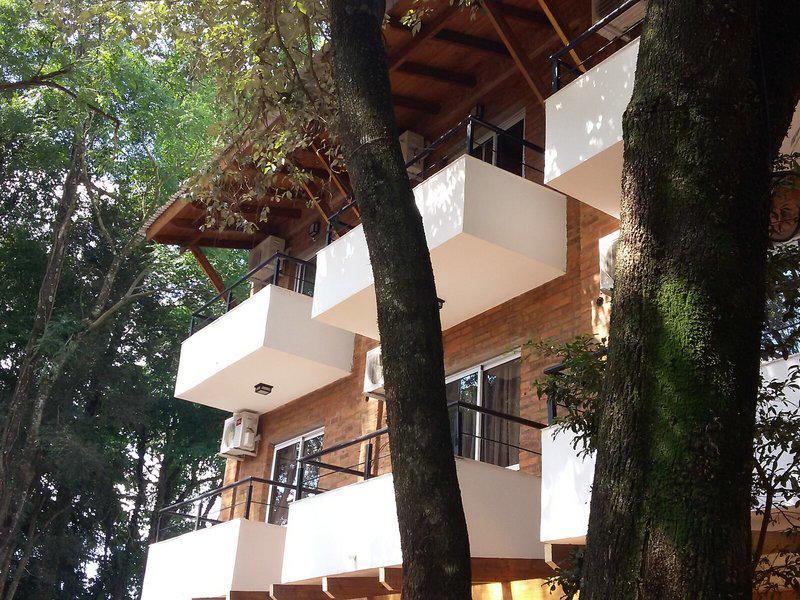 E8EAD6CE77D550F85746C93847DE868F