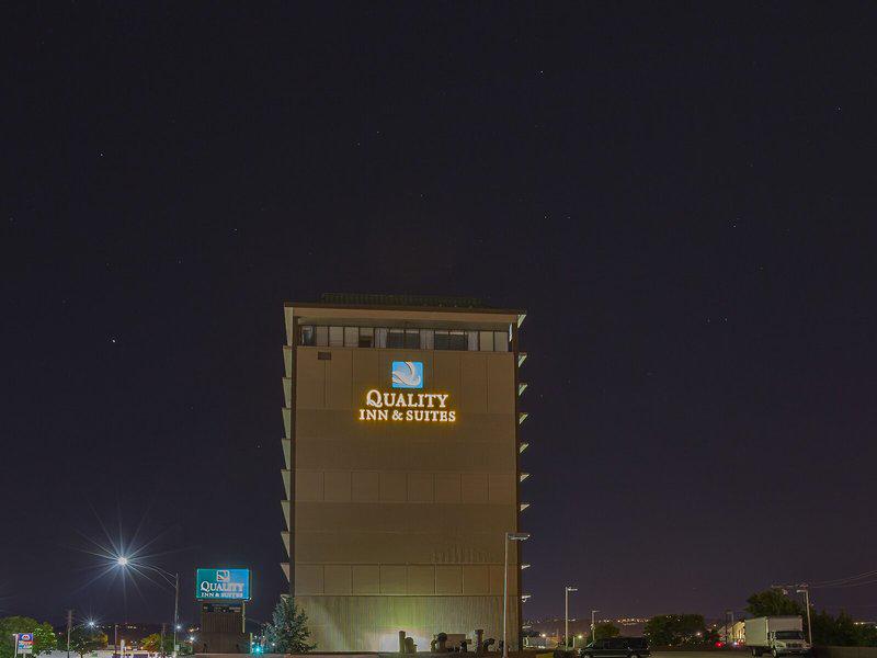 AB43F94449DCFC81BF8644D00F30F96E