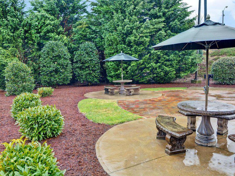 4E0538C9AF99A3819757D09099988857