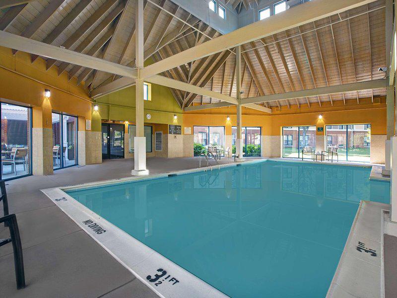 ACCAE92E3A940BA451F7FC7B9FDF11B4