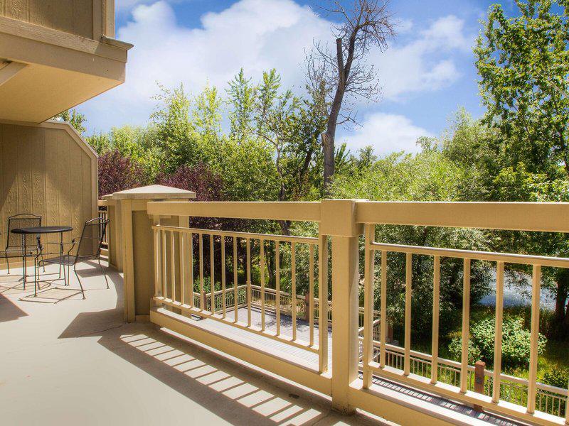 114421CA660F6B46D690EEF92B684B9D